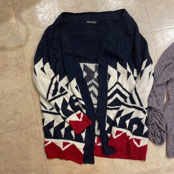 Woman’s Tops, Sz Large- 2 for one price - Picture 2 of 3